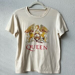 Queen band tee shirt medium